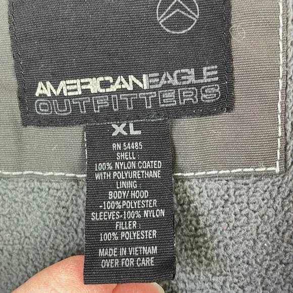 American Eagle Men's Gray Hooded Ski Jacket w/Lots of Zipper Pockets - Size XL